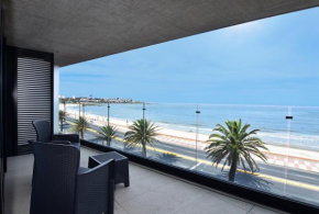 Vistas al Mar en Exclusivo Apartamento con Garage